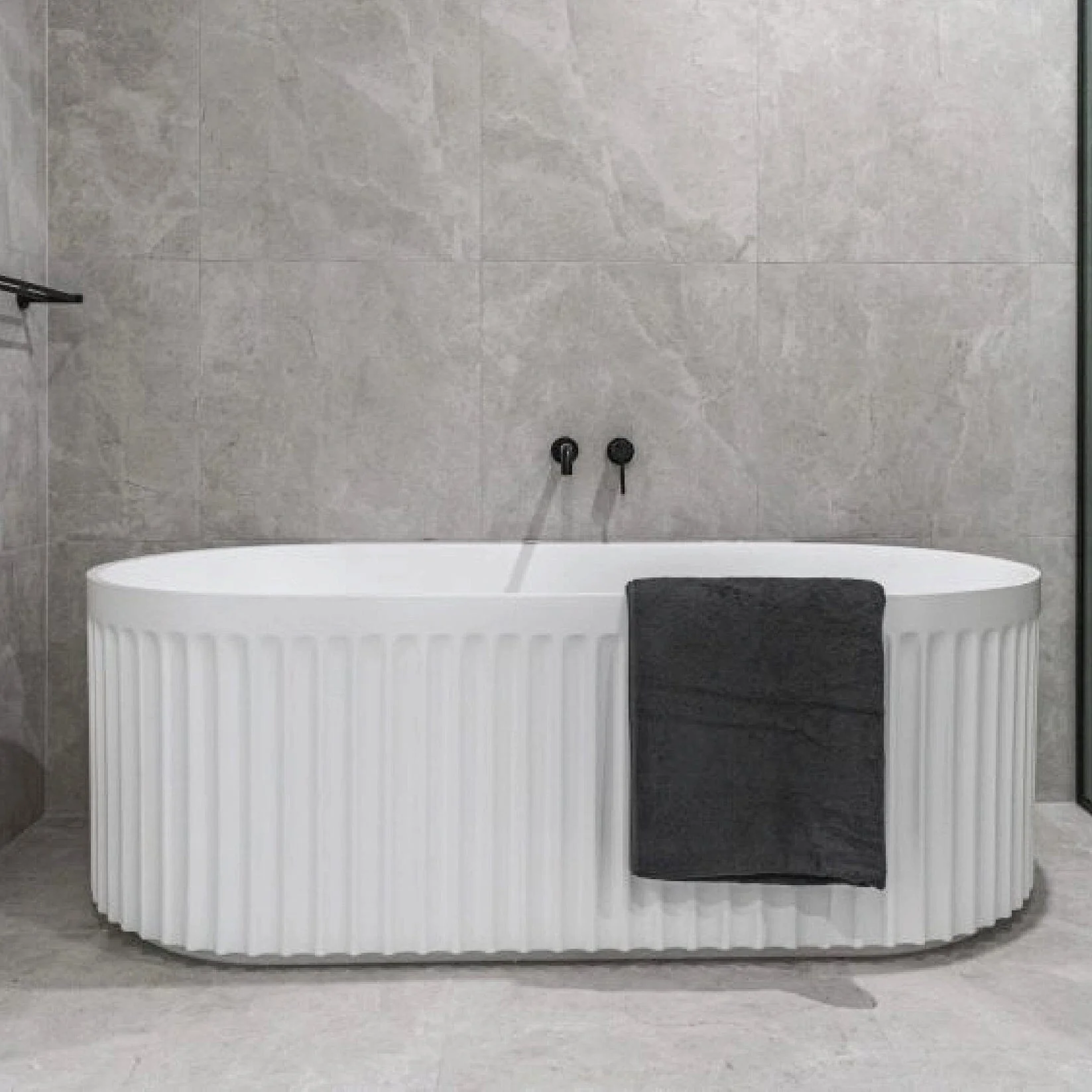 ORI 1500mm V Groove Fluted Freestanding Bathtub Gloss White - Image 3